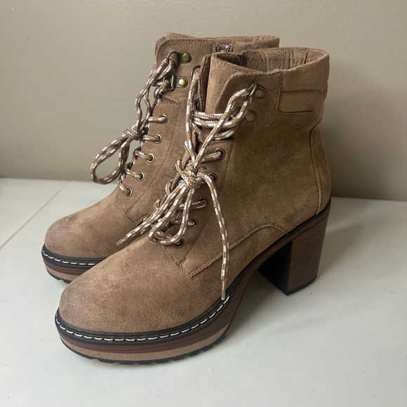 Pierre Dumas Women’s Sonata 4 Taupe Faux Suede Boots Size 8.5 NWOB - Picture 2 of 10